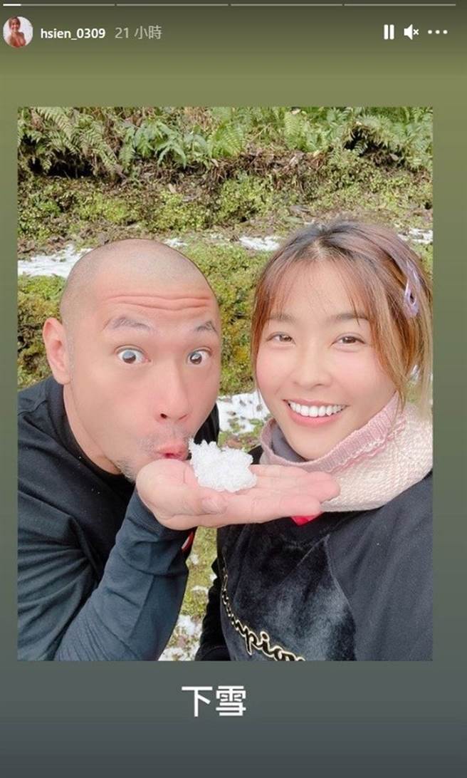 小娴与金刚到武陵农场追雪。（图／hsien_0309 IG)