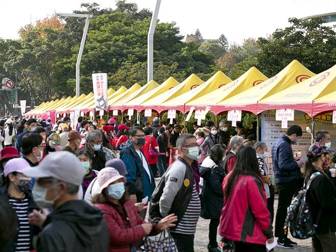 爱心公益园游会吸引逾4千人次参加。(图/永庆房屋提供)