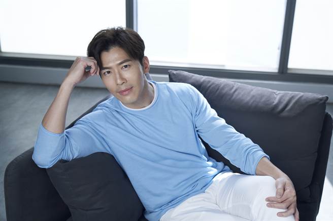 50歲的黃少祺保養超好受封天菜大叔。(圖/本報資料照)