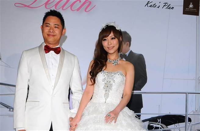「小蜜桃姐姐」朱安禹2011年闪嫁大陆富商李慎言，婚后育有一对子女，幸福组成一家四口。（图／本报系资料照片）
