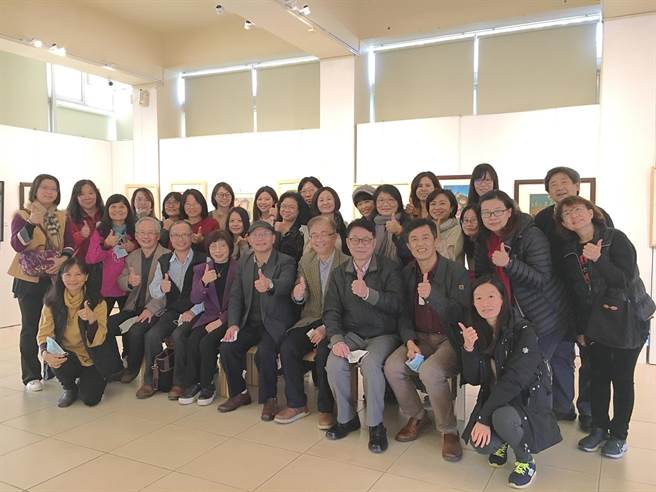 位于台南市将军区的香雨书院为迎接新春，邀请台南知名版画艺术家吴鸿沧、林昭安版画创作团队共30位艺术家，推出师生联展。（南大提供／李宜杰台南传真）