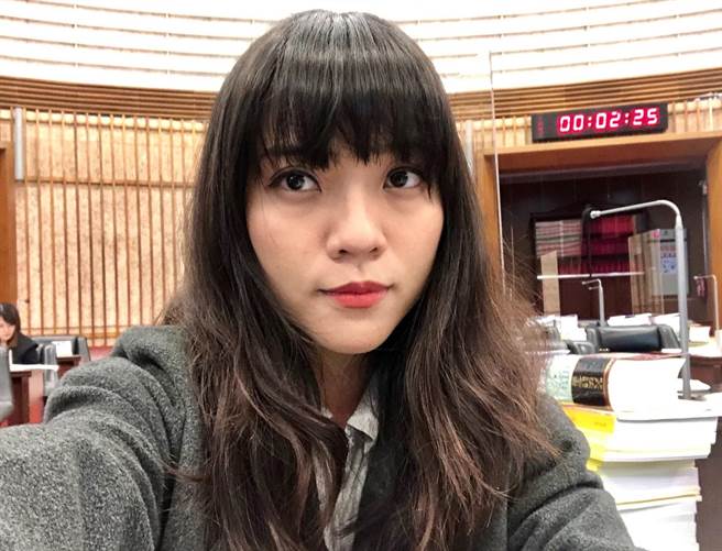 高雄市议员黄捷，2月将面临罢免投票。(图/翻摄自 黄捷脸书)