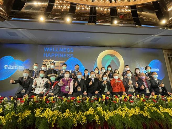 12位藥師及1家機構獲得「新北市第 9 屆藥事服務獎」。（李俊淇攝）