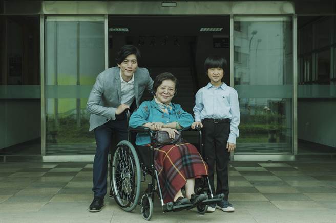 《亲爱的房客》莫子仪（左起）、陈淑芳、白润音。（CATCHPLAY提供）