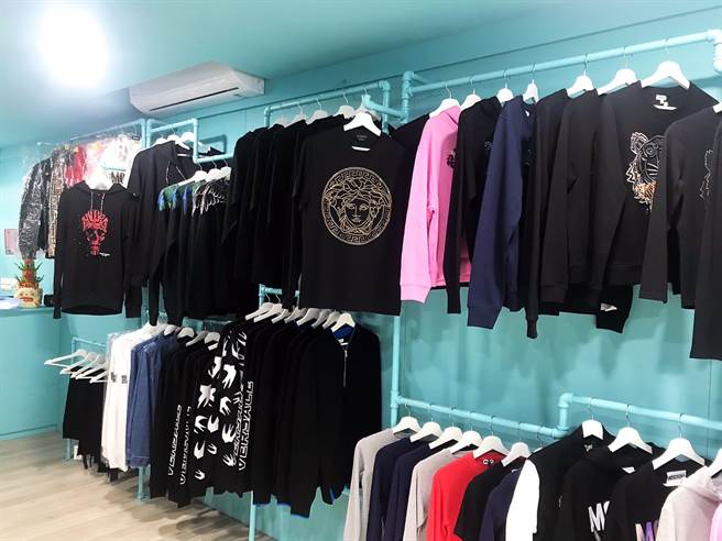 直播天王潮牌进军逢甲商圈，从虚拟通路挑战零售新革命。(戴志扬翻摄)
