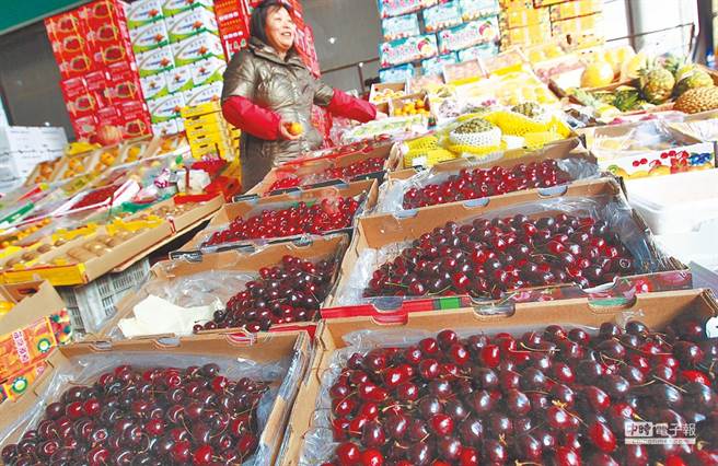 大陆官媒引述水果商意见指出，澳洲樱桃品质不佳，商家更看好品质佳的智利樱桃。（图/新华社资料照）