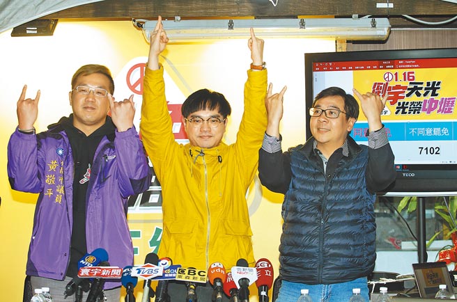 罷王團隊2位靈魂人物唐平榮（左）、邱仁德（右），各自操盤陸空戰，凝聚超脫黨派的公民力量，成功地推動一場自發性行使罷免權的新民主運動。（本報資料照片）