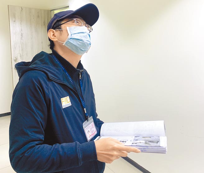 新北市八里区近日有违建蟑螂现踪，诓骗屋主自己是拆除大队并索讨「手续费」，新北市工务局提醒，拆除大队查报违建一定会配戴识别证。（新北市工务局提供／许哲瑗新北传真）