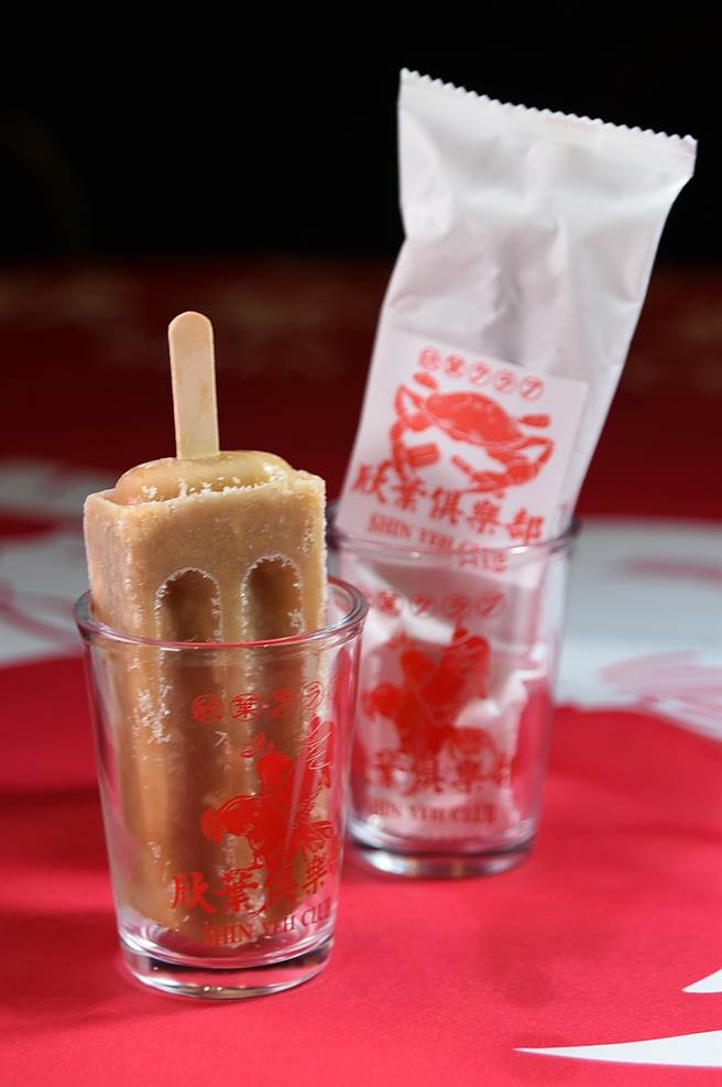 〈欣叶俱乐部〉可以尝到埔里酒厂生产的〈绍兴米糕冰棒〉。（图／姚舜）