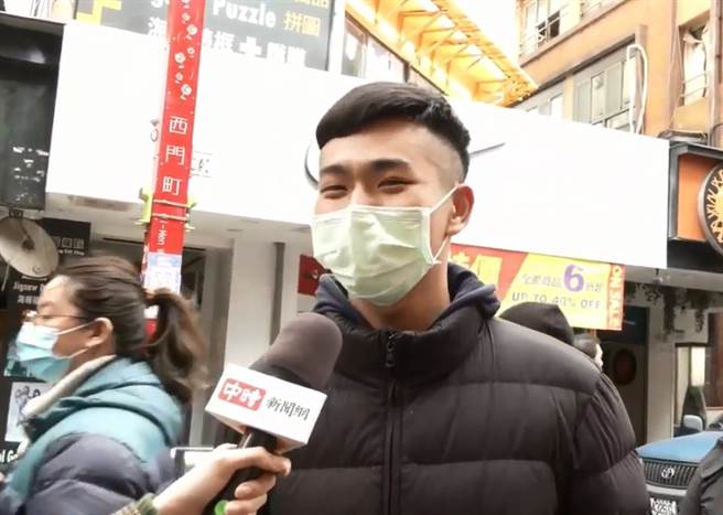 唐吉诃德今于西门町盛大开幕，一名男性民眾表示，特别来抢暖暖包。（图／中时新闻网直播画面）