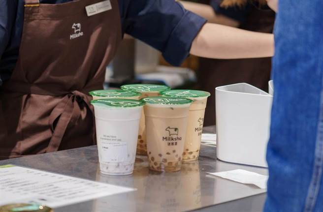 迷客夏黑糖珍珠鲜奶却加入红茶，让步给小孩喝咖啡因的妈妈震惊。图为迷客夏。(翻摄自 迷客夏绿光牧场主题饮品 FB)
