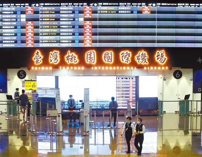 台灣輸出一例確診至廈門，指揮中心表示影響不大。圖為桃園機場第二航廈。（資料照 范揚光攝）