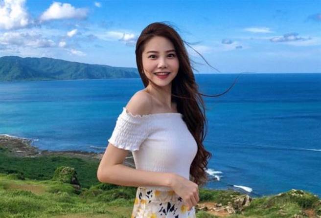 《中时新闻网》女记者陈盈臻在直播时因为亮眼外型受到网友瞩目。(图/陈盈臻授权提供，请勿随意翻拍，以免侵权。)