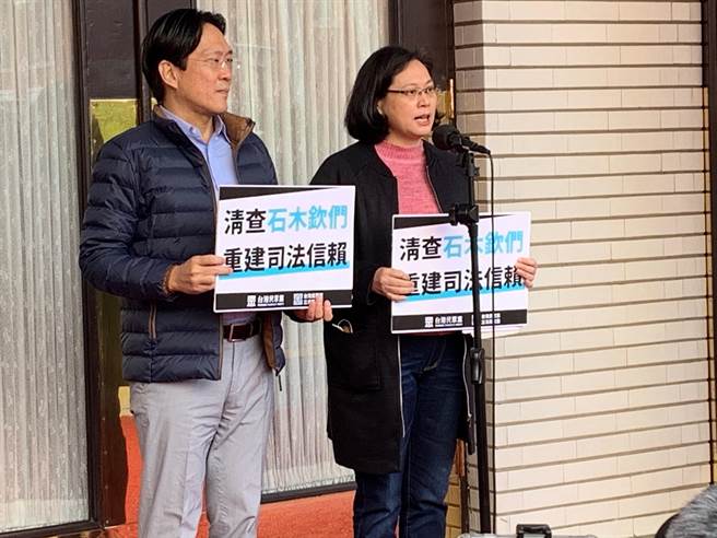 民眾党团总召赖香伶、副总召张其禄。（林缙明摄）