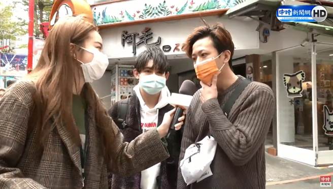 台湾唐吉诃德首店吸引日本民眾前来参观。（图／中时新闻网直播画面）