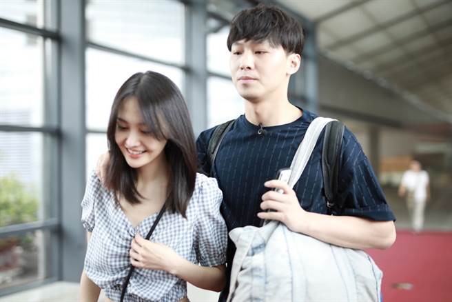 郑爽与男友。（图／达志影像）