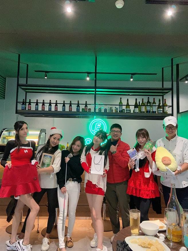 位于中山区蓬莱练习场，去年底开了一间全新餐球馆「Golfit Bistro」，在这里不仅能和朋友小酌，还能打「夜间」高尔夫，结合高尔夫模拟器和台式餐饮，目前仅开放预约客人使用。(读者提供／李侑珊台北传真)
