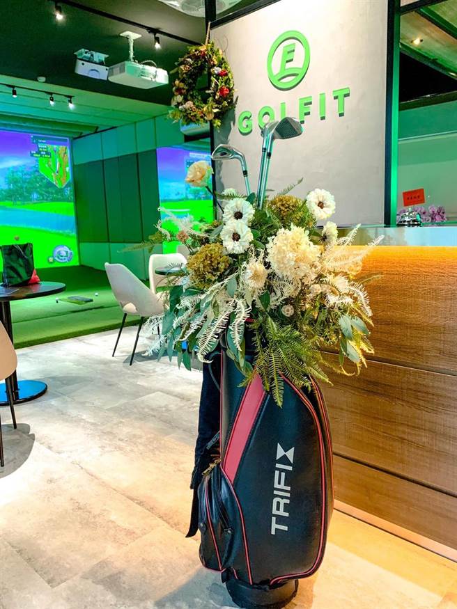 位于中山区蓬莱练习场，去年底开了一间全新餐球馆「Golfit Bistro」，在这里不仅能和朋友小酌，还能打「夜间」高尔夫，结合高尔夫模拟器和台式餐饮，目前仅开放预约客人使用。(读者提供／李侑珊台北传真)