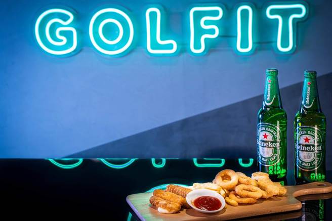 位于中山区蓬莱练习场，去年底开了一间全新餐球馆「Golfit Bistro」，在这里不仅能和朋友小酌，还能打「夜间」高尔夫，结合高尔夫模拟器和台式餐饮，目前仅开放预约客人使用。(读者提供／李侑珊台北传真)