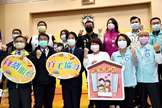 今19日副总统赖清德、嘉义市长黄敏惠与台南市长黄伟哲难得同框，共同主持「百工协力，让嘉更好」经验交流会，赖清德呼吁大家团结合作。（吕妍庭摄）