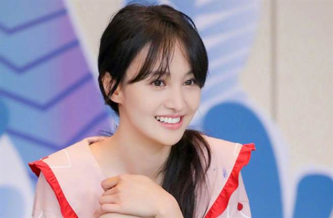 郑爽虽然表示遗弃小孩是「非常伤心和私密的事情」，但多数网友仍不买帐。（图／郑爽微博）