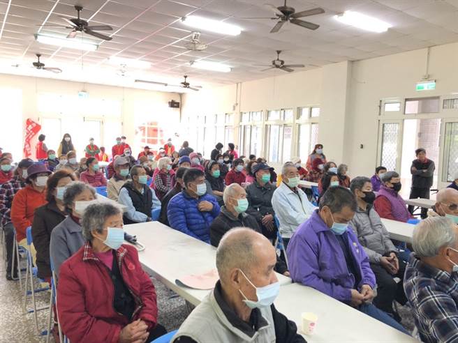 獅潭鄉民眾服務社與新店村辦公處，於今年1月起每周一上午9時至下午4時，提供據點活動及共餐服務。（新店村辦公處提供／巫靜婷苗栗傳真）