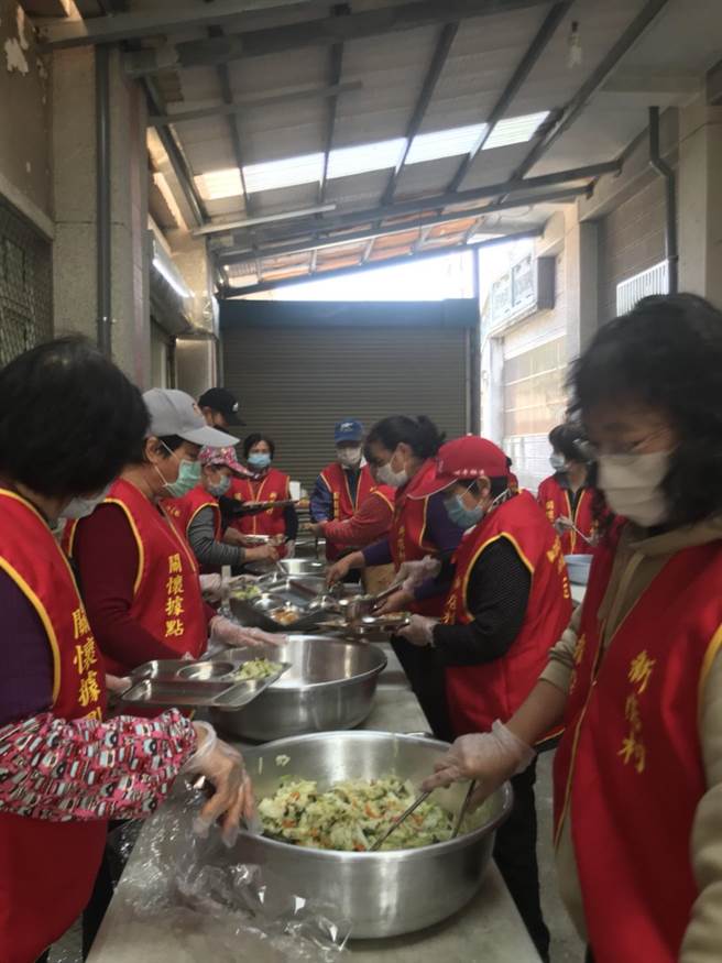 獅潭鄉民眾服務社與新店村辦公處，於今年1月起每周一上午9時至下午4時，提供據點活動及共餐服務。（新店村辦公處提供／巫靜婷苗栗傳真）
