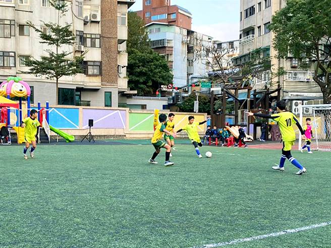 总决赛由臺北天母队(进攻方)对决臺北公馆队(防守方)。(图/永庆房屋提供)