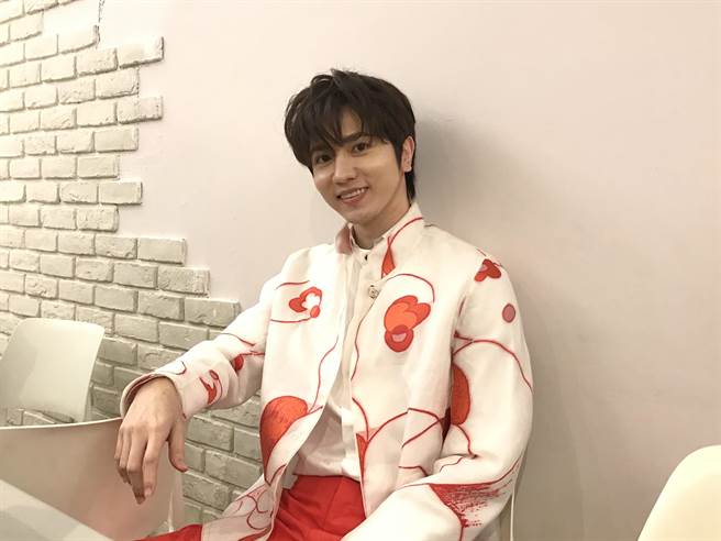 陈玺安出席公益明信片义卖记者会。（林淑娟摄）