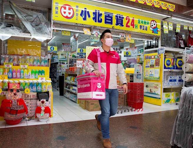 foodpanda独家携手小北百货，标榜即日起化身为24小时随选随送好帮手。图／foodpanda