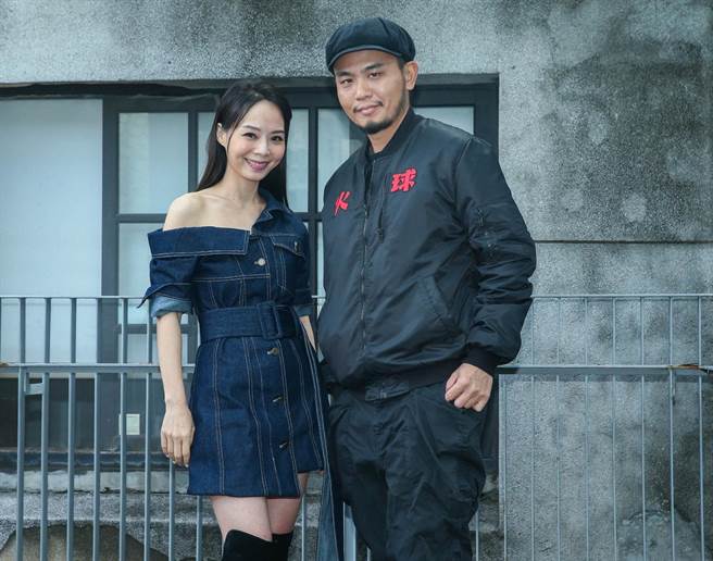 孙淑媚（左）、杨大正剧中饰演一对夫妻。（粘耿豪摄）