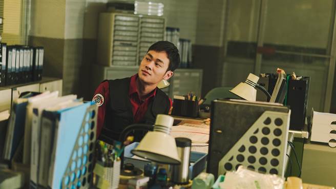 「带屎」消防员夏腾宏，首度在预告中登场。（公视提供）