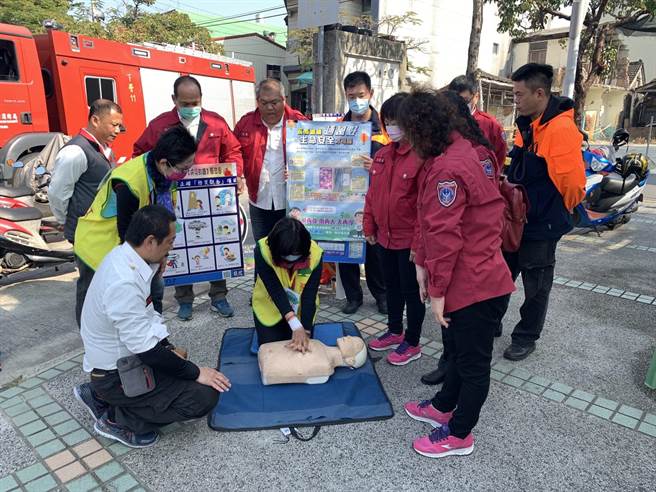 下营消防分队捐血活动，同时举办防灾宣导。(读者提供／刘秀芬台南传真)