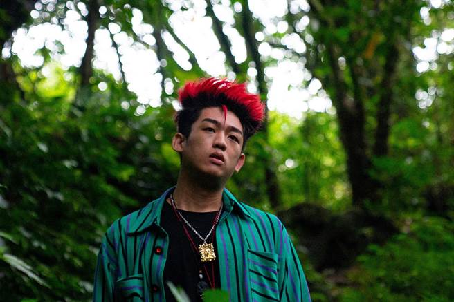 谢章颖漂红髮出演电影短片《ME》，杀青后还舍不得剪掉。（喜鹊提供）