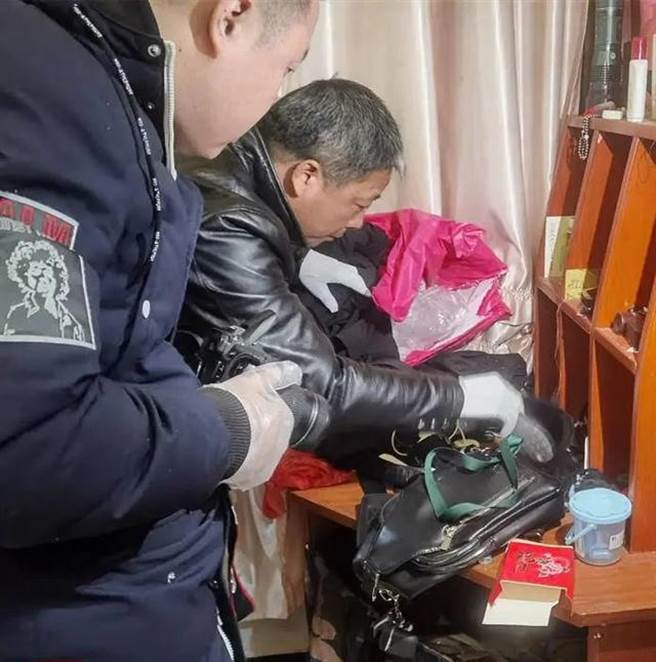 闯空门遇屋主黏床滑手机 贼躲衣柜憋尿2小时崩溃 衝出来抢劫（翻摄 扬子晚报）