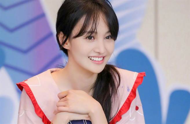 郑爽讨论弃养音檔连环爆。（图／翻摄自微博）