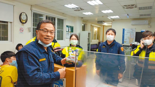 新北市警察局长黄宗仁上周六就任，趁2天假日已走访辖内32间派出所。（新北市警察局提供／王扬杰新北传真）