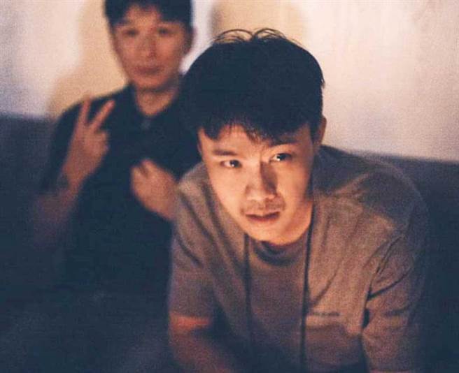 除了负责《刻在》的美术指导，姚国祯也为陈昊森演唱的〈刻在我心底的名字〉执导MV。（翻摄自姚国祯脸书）