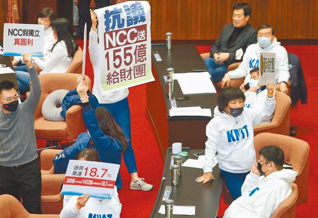 立法院会19日处理中央政府前瞻基础建设计画第三期预算2300亿元，其中，NCC编列预算155亿元，补助五大电信业者建制5G基地台，全案遭国民党立委质疑，但民进党团以过半席次优势否决在野党提案，该预算顺利三读。（王英豪摄）