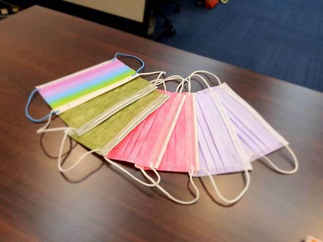 彩色口罩會致癌？招名威：除非拿來吃，加上這２情況才會釋放致癌物。(示意圖/本報系資料照片)