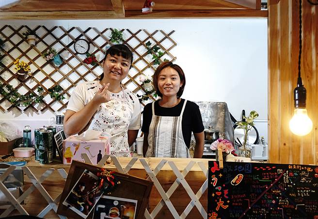 苏钰珽、梁彣怡原本是旅行社同事，两人有志一同想要创业圆梦。（摄影/曾信耀）