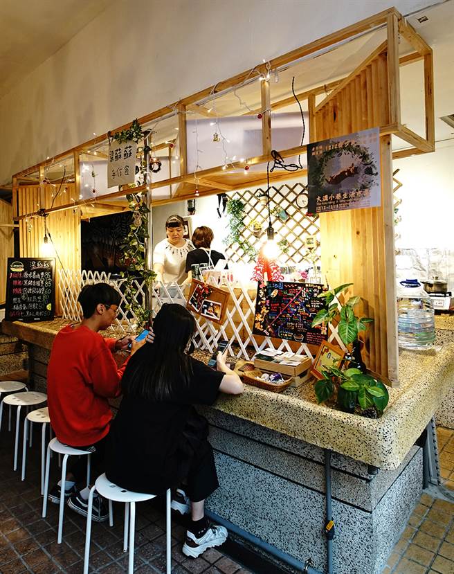 梁苏苏手作食座落盐埕第一公有市场内，是今年「埕市再生–青银共市」进驻计画的新摊位。（摄影/曾信耀）