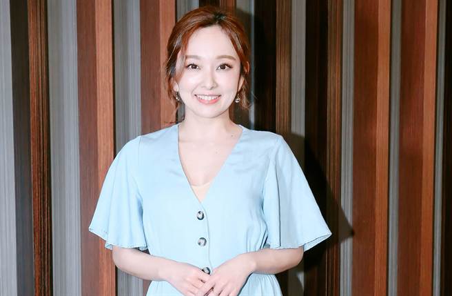 爱纱被嫩尪出轨离婚后，桃花很旺，如今爆出身旁有新欢，深夜陪看电影兼游车河，互动亲昵自然。(中时资料照片)