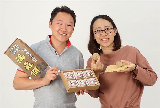 林茂兴期待福龟饼也能成为六龟代表性的特产。（图片提供/MOOK）