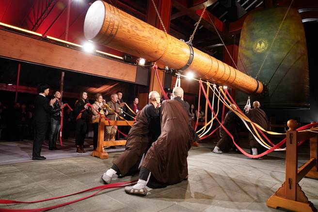 今年法鼓山除夕撞钟首次採用线上直播模式。（法鼓山提供／林良齐台北传真）