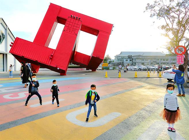 地景艺术也带动了高雄的彩虹观光。（摄影/Carter）