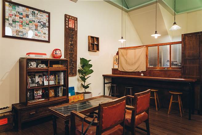 使用过的老底片和器具资料，保留往昔相馆记忆。(图/张晋瑞摄)