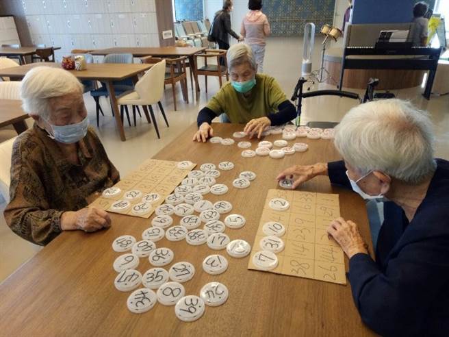 高龄整合长期照护中心提供高龄长者专业妥善的照顾，家中亲属也能获得一个喘息的机会。(图片提供／高雄市立凯旋医院)
