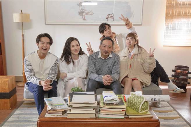 告五人歌曲〈唯一〉MV由石头和纪培慧演出。(相信音乐提供)