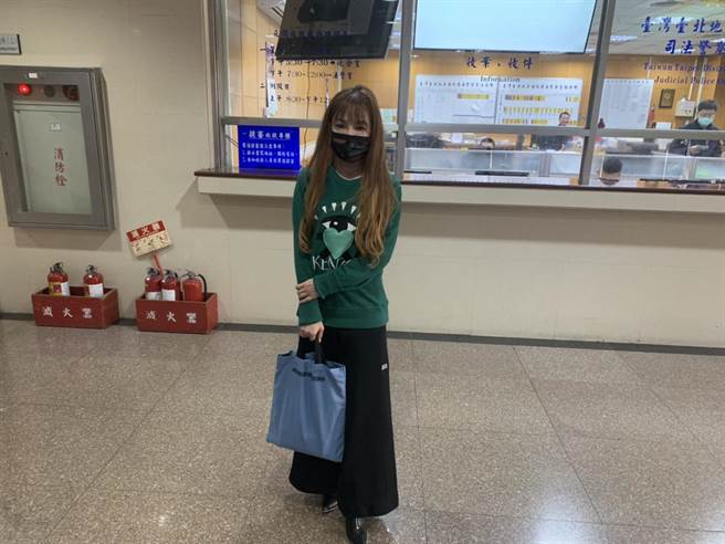 名媛李珍妮脸书发文指购物专家古瀞涵是「渣女」、「小三」，挨告加重诽谤，今赴台北地院开庭。（黄捷摄）